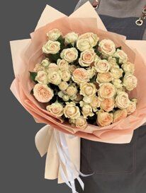 Букет из 9 кустовых роз &laquo;Бежевое счастье&raquo; (S)