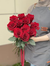 11 красных роз