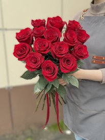 15 красных роз