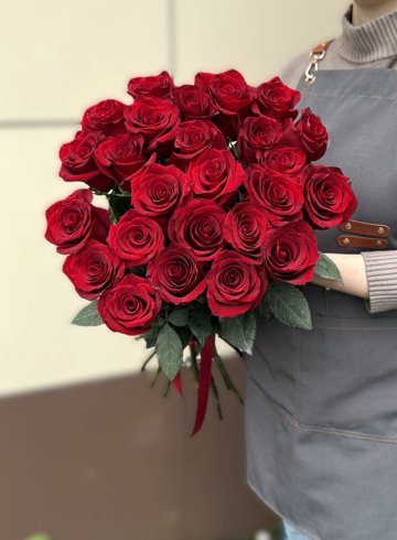 25 красных роз