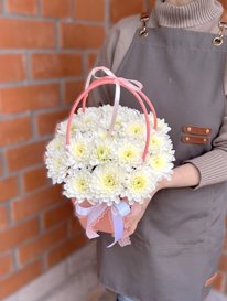 Сумочка из кустовых хризантем